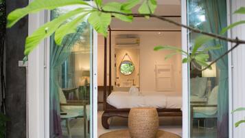 Elegant Garden View | In-room safe, desk, blackout drapes, soundproofing