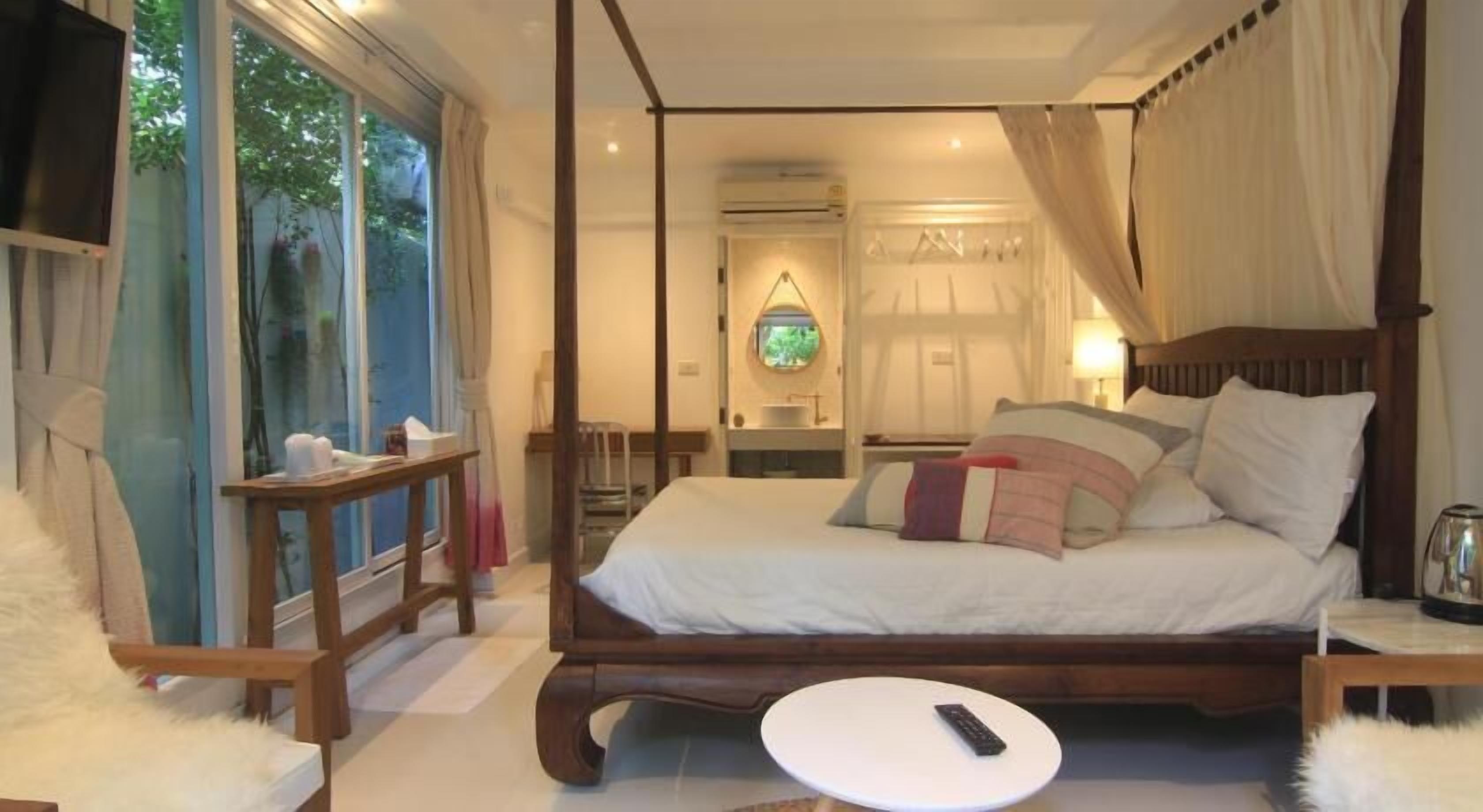 In-room safe, desk, blackout drapes, soundproofing