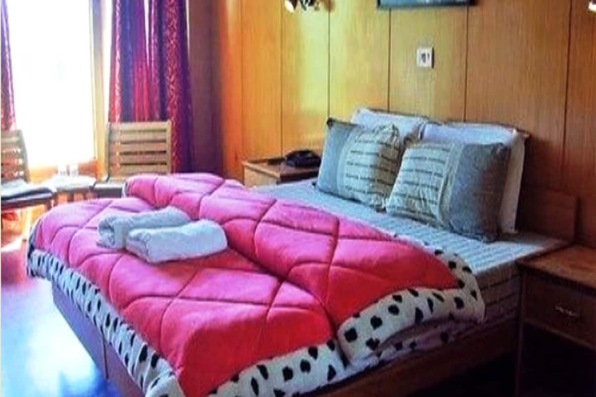Desk, rollaway beds, free WiFi, bed sheets