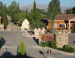 숙박 시설 입구