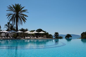 Indoor pool, outdoor pool, open 10:00 AM to 6:00 PM, pool umbrellas - Hydra Beach Resort (Ermionida)