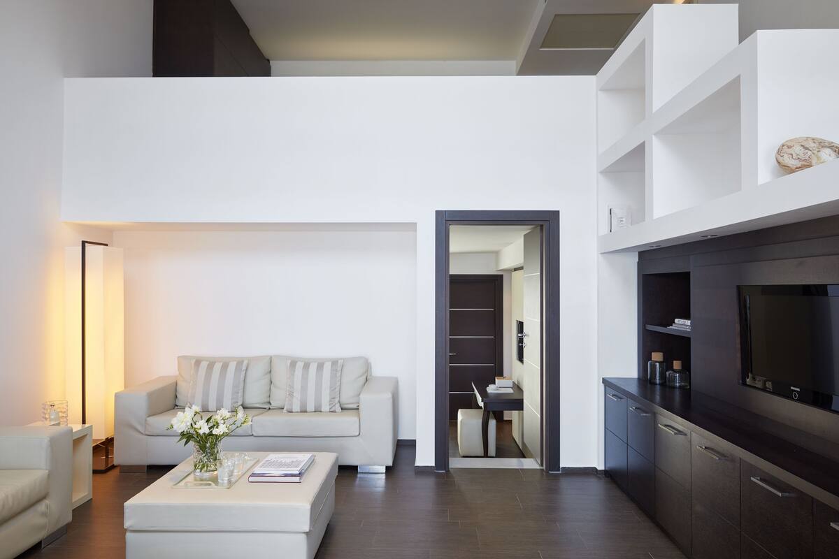 2 storey luxury suite (sea view) | 1 bedroom, minibar, in-room safe, individually decorated