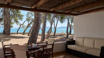 Bungalow Beach Front | Balcony