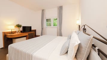 Minibar, coffres-forts dans les chambres, décoration personnalisée