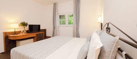 2 Bedroom Family Bungalow Garden View | Minibar, caja de seguridad en la habitación y decoración personalizada