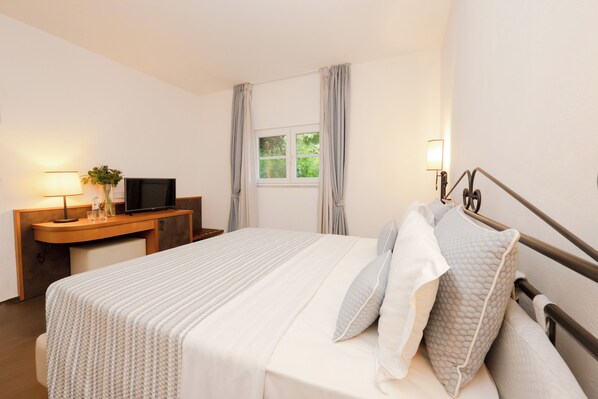 Minibar, in-room safe, individually decorated, desk