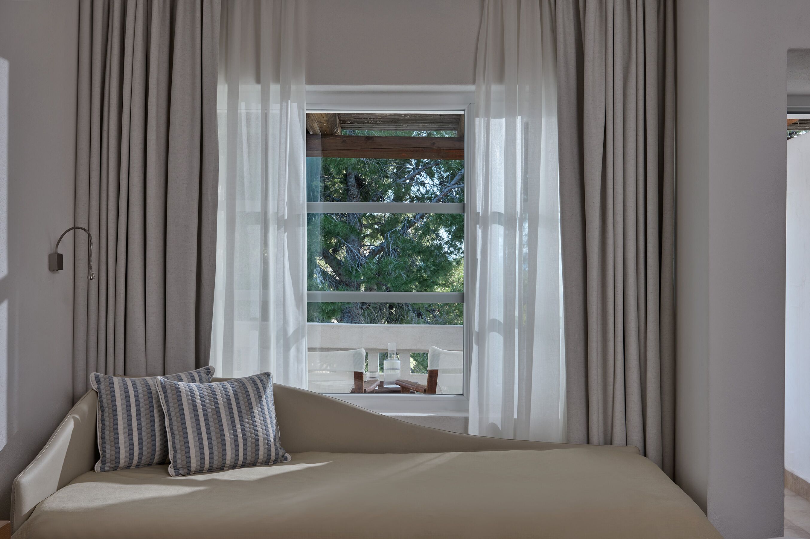 Premium Room Sea View | Minibar, in-room safe, desk, soundproofing