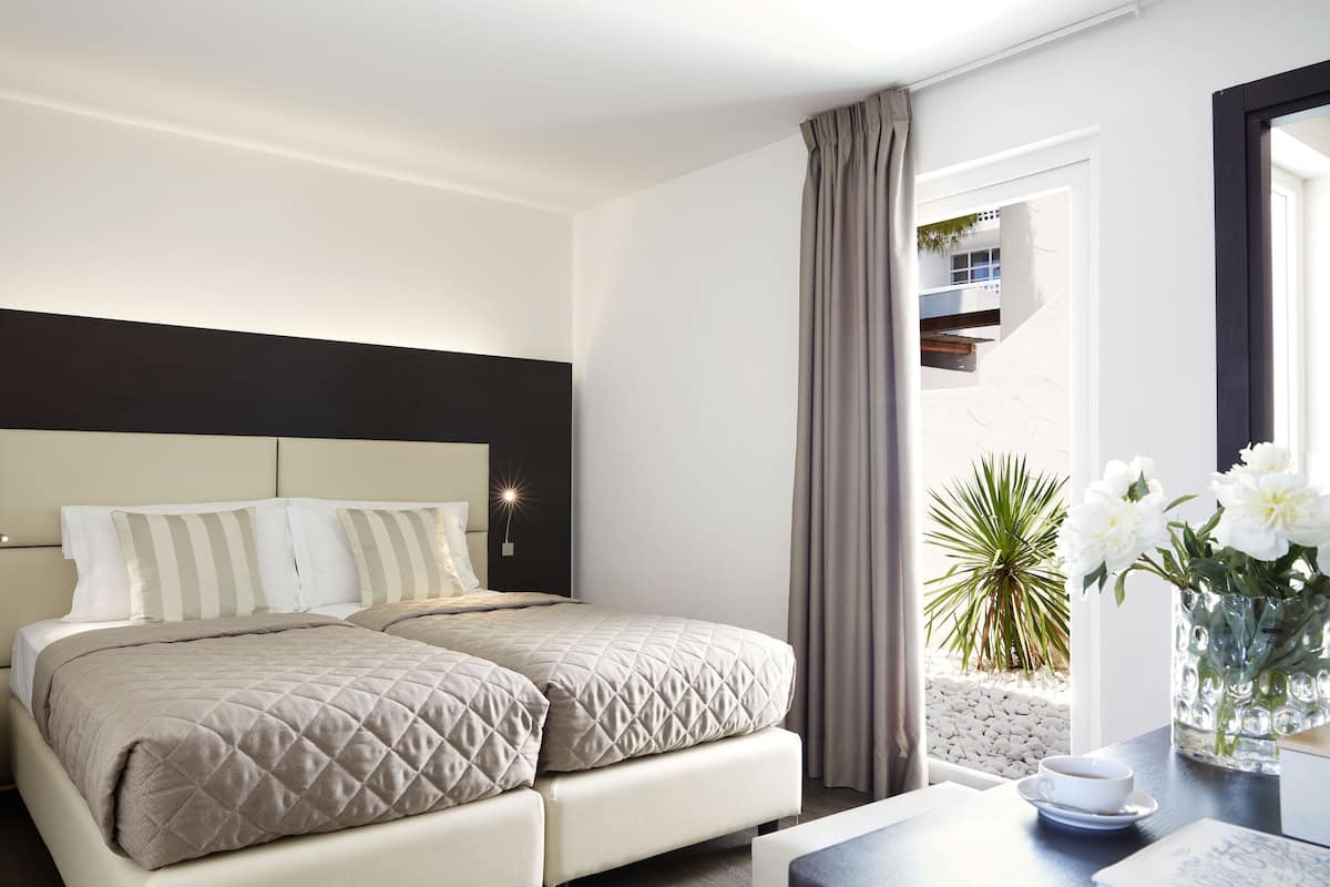 2 Storey Luxury Suite (Sea View) | 1 slaapkamer, een minibar, een kluis op de kamer