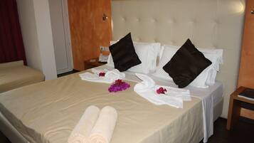 Minibar, coffres-forts dans les chambres, décoration personnalisée