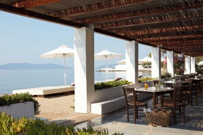 2 restoran, öğle yemeği sunulur 