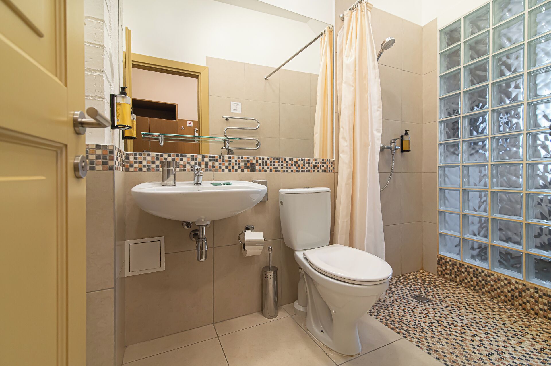 single room | bathroom | free toiletries, hair dryer, towels
