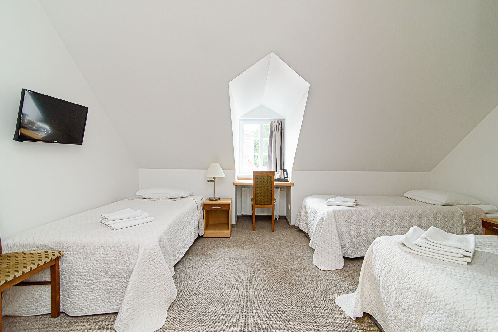 triple room | 1 bedroom, desk, iron/ironing board, free wifi