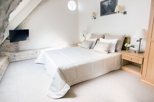 Desk, iron/ironing board, free WiFi, bed sheets