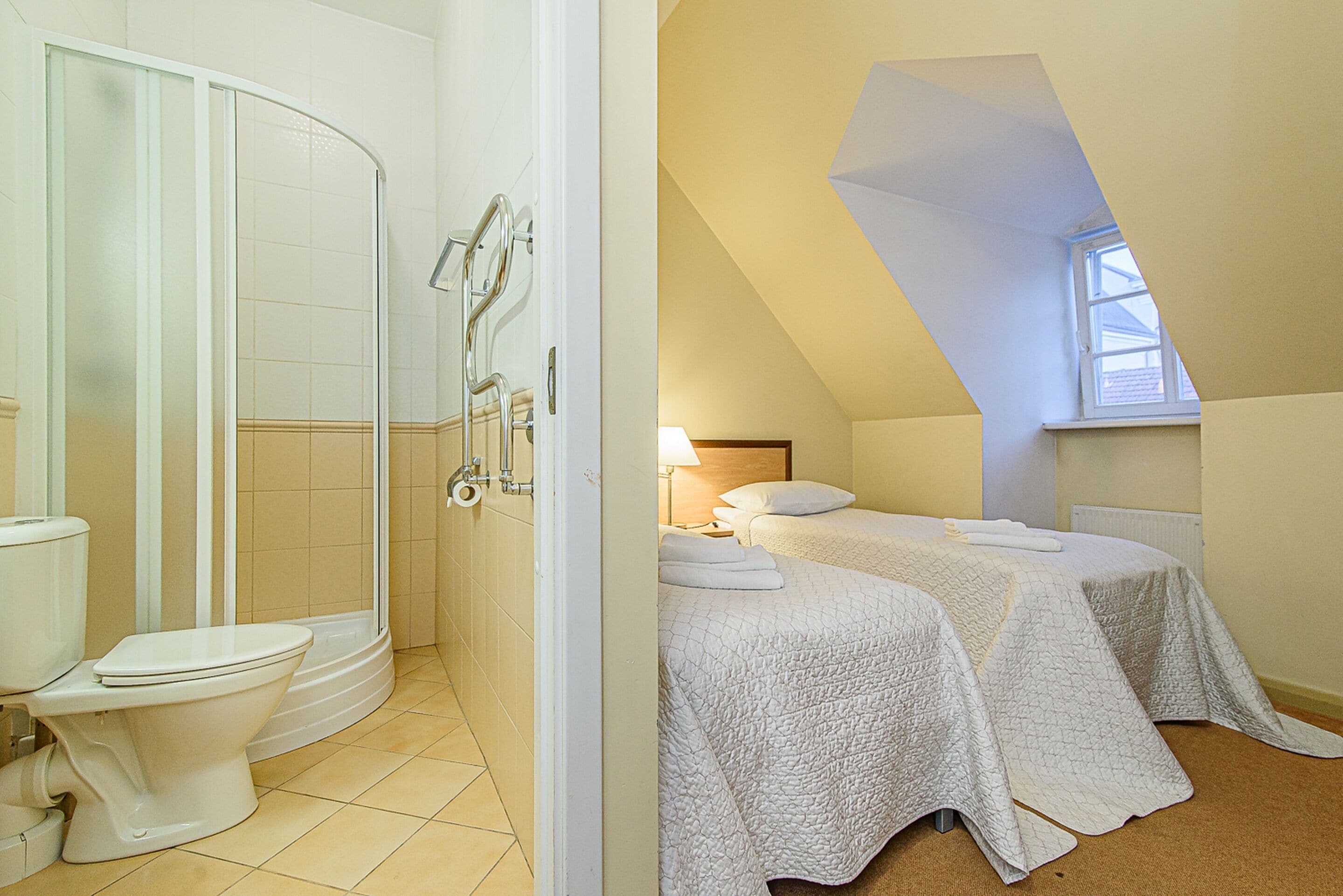 quadruple room | 1 bedroom, desk, iron/ironing board, free wifi