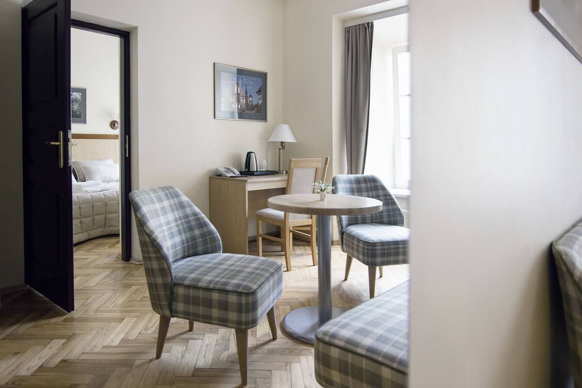 Suite Deluxe | Bureau, fer et planche à repasser, accès au Wi-Fi (inclus)