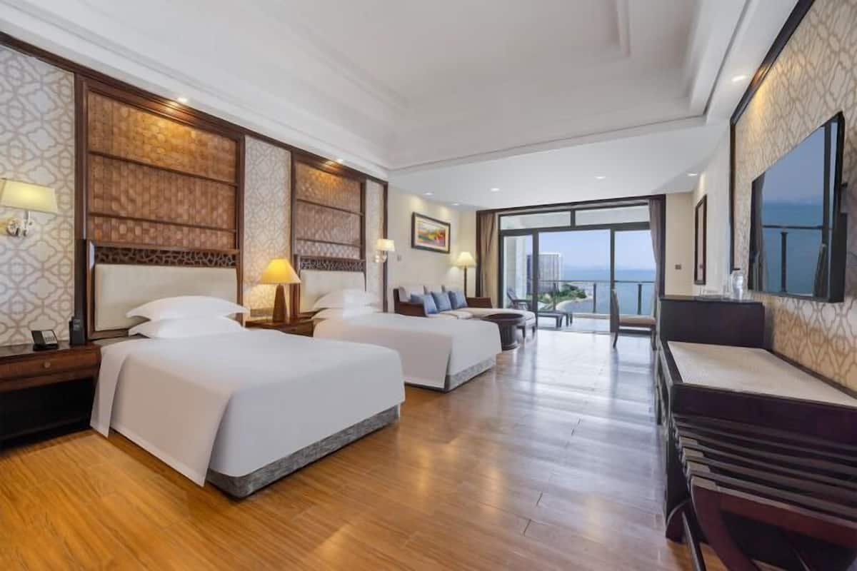 Luxe beddengoed, een minibar, een kluis op de kamer