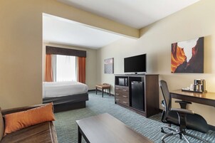 Suite, 1 King Bed, Non Smoking, Refrigerator & Microwave | Premium bedding, desk, laptop workspace, blackout drapes