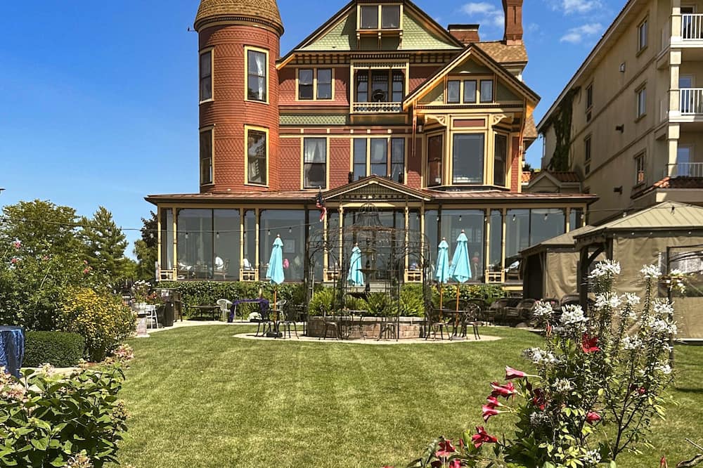 luxury hotels in Lake Geneva
