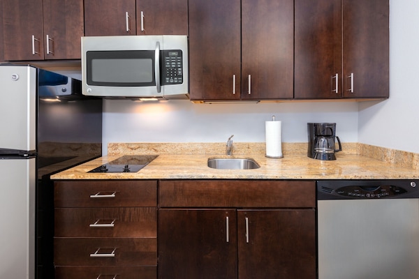 Refrigerador, microondas, parrilla de estufa y lavavajillas