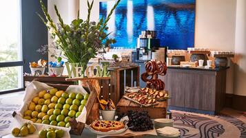 Dagelijks ontbijtbuffet (EUR 26 per persoon)