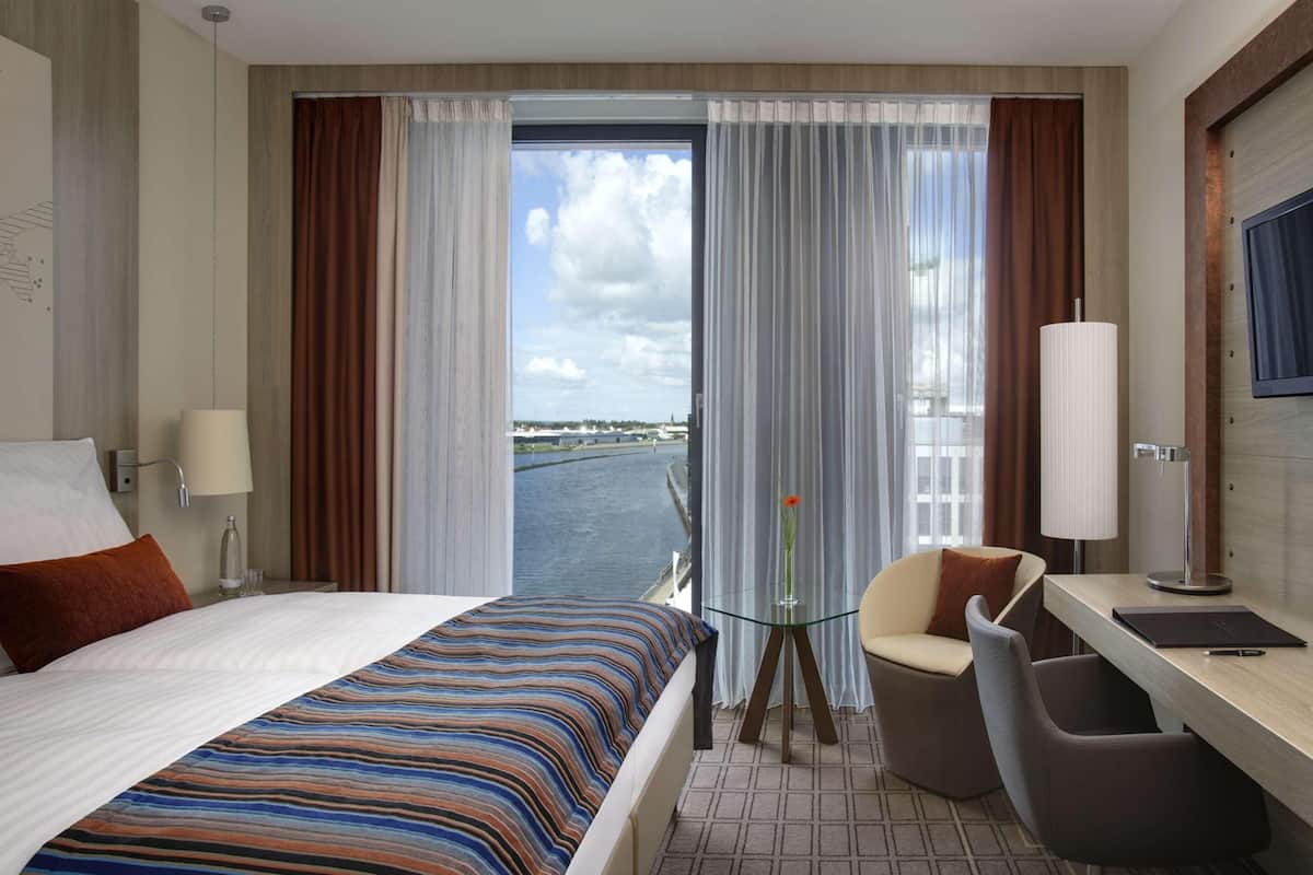 In-room safe, desk, soundproofing, cribs (free)