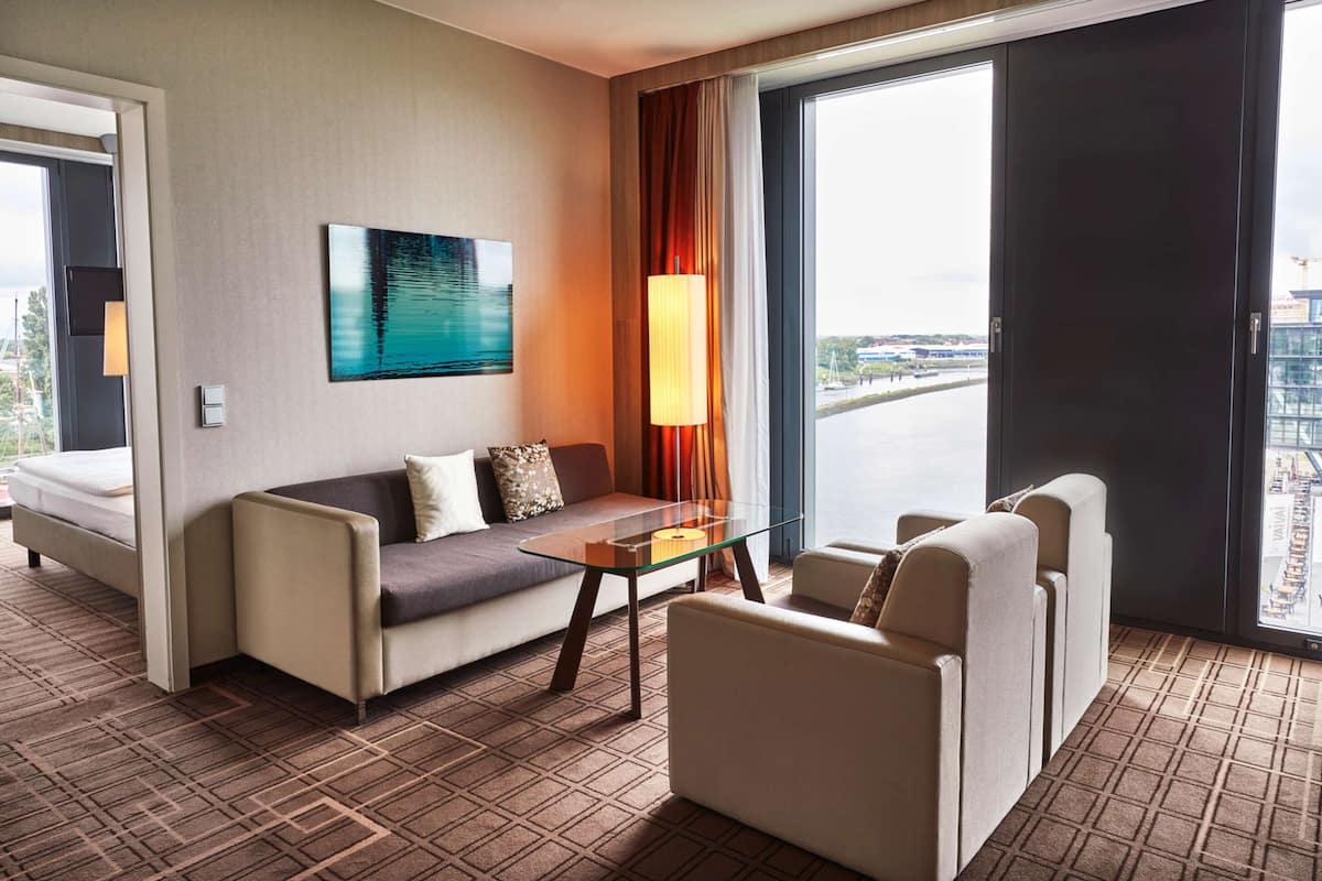Suite | In-room safe, desk, soundproofing, cribs (free)