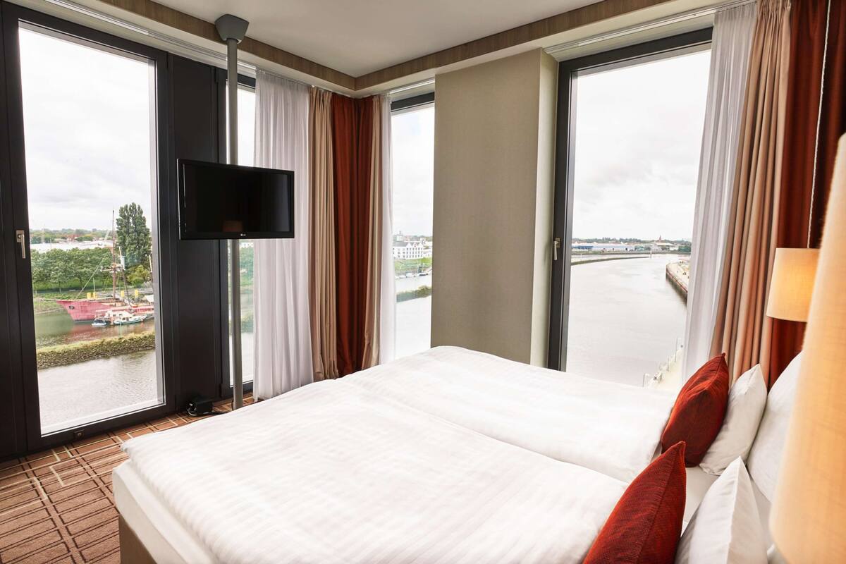 in-room safe, desk, soundproofing, free cots/infant beds