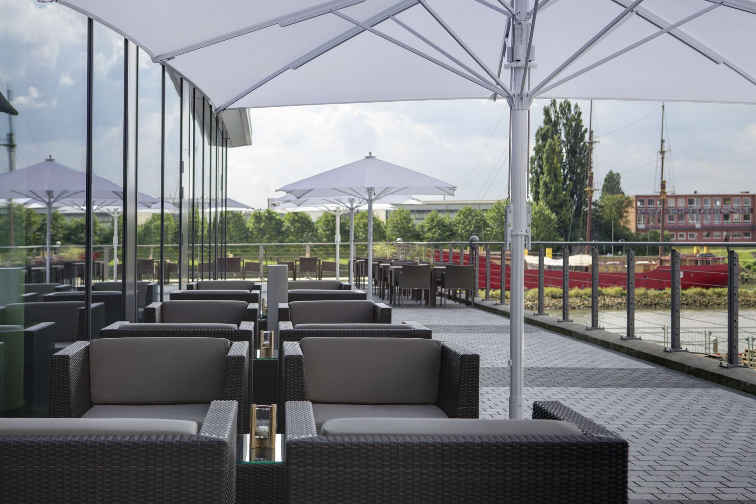 breakfast, lunch, dinner served; regional cuisine, al fresco dining