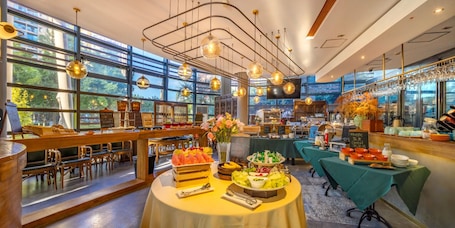 Desayuno buffet todos los días (con cargo)