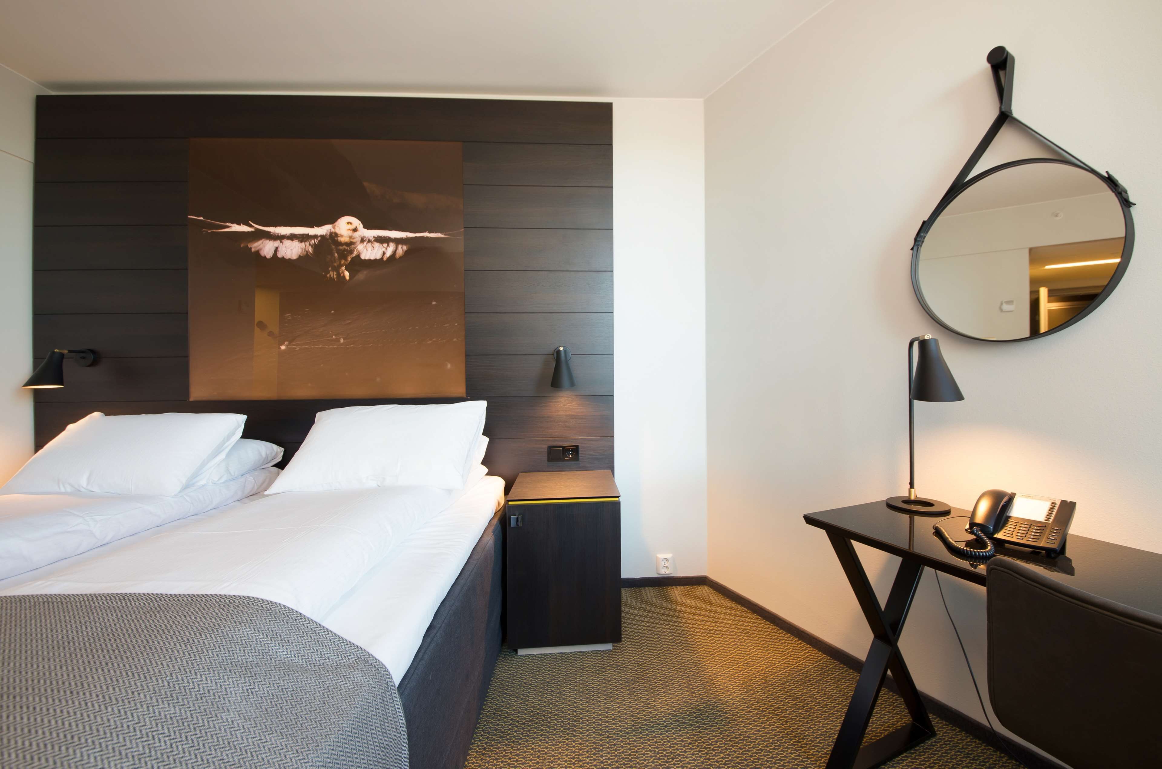 hypo-allergenic bedding, desk, free cots/infant beds, free wifi