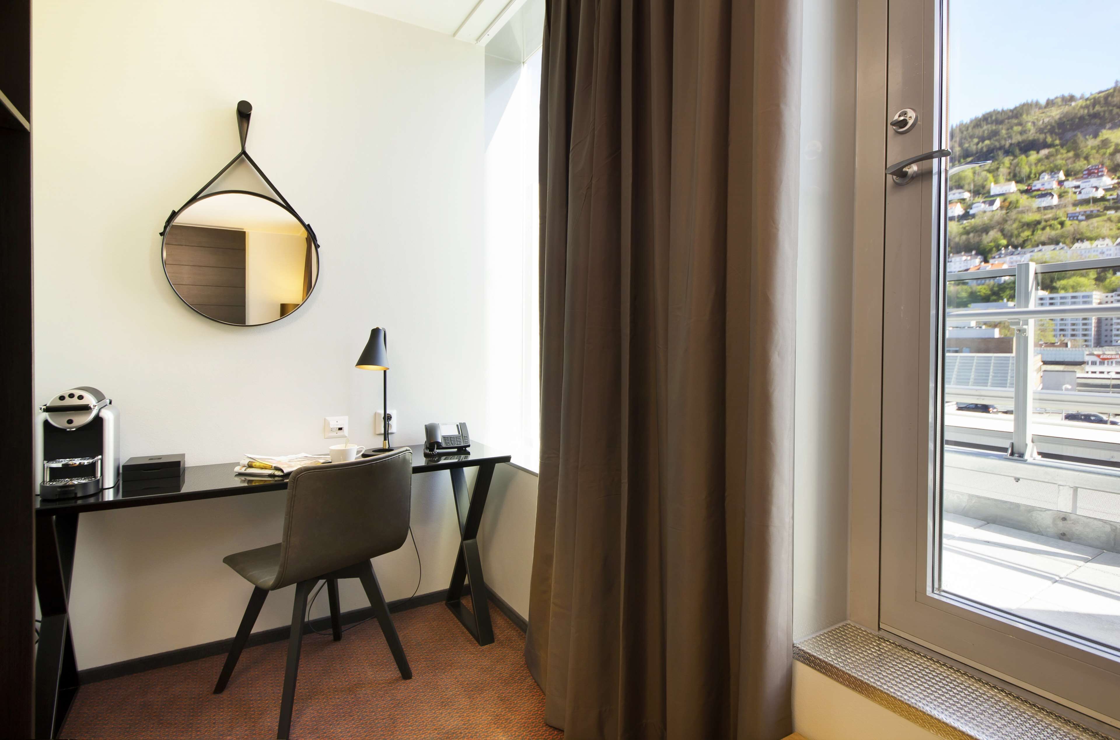 hypo-allergenic bedding, desk, free cots/infant beds, free wifi