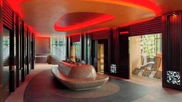 Hồ bơi trong nhà