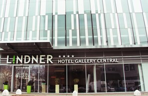 Property entrance - Lindner Hotel Bratislava, part of JdV by Hyatt (Bratislava)