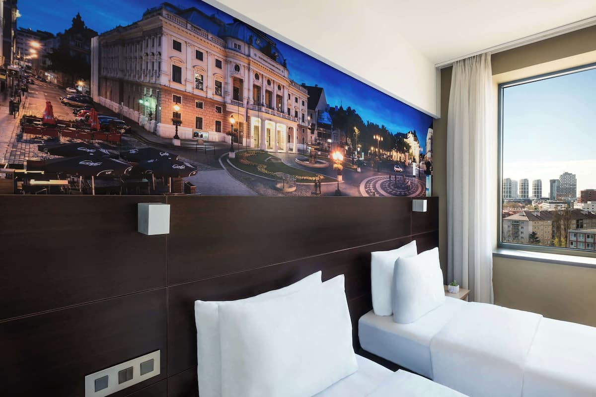 room, 2 single beds | hypo-allergenic bedding, minibar, in-room safe, desk