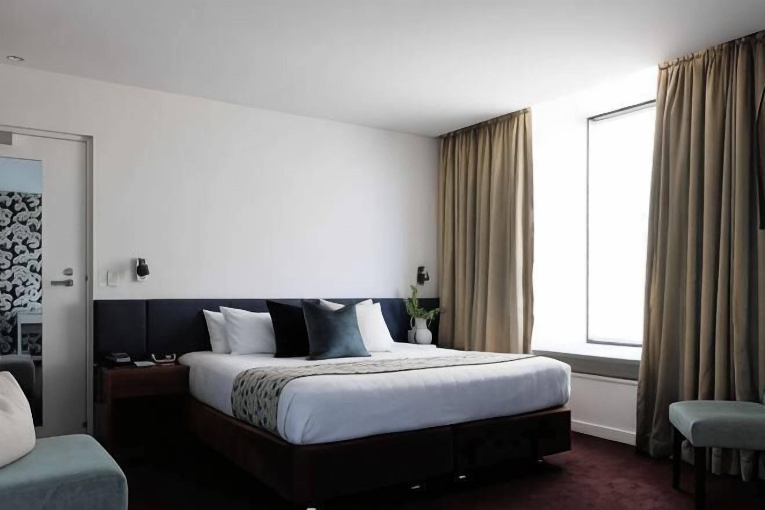 Premium bedding, in-room safe, desk, blackout drapes
