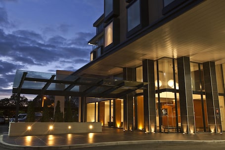 住宿正面 - 傍晚/夜晚. 盖特威酒店