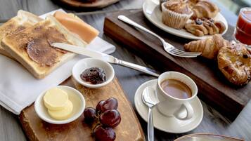 Daily cooked-to-order breakfast for a fee