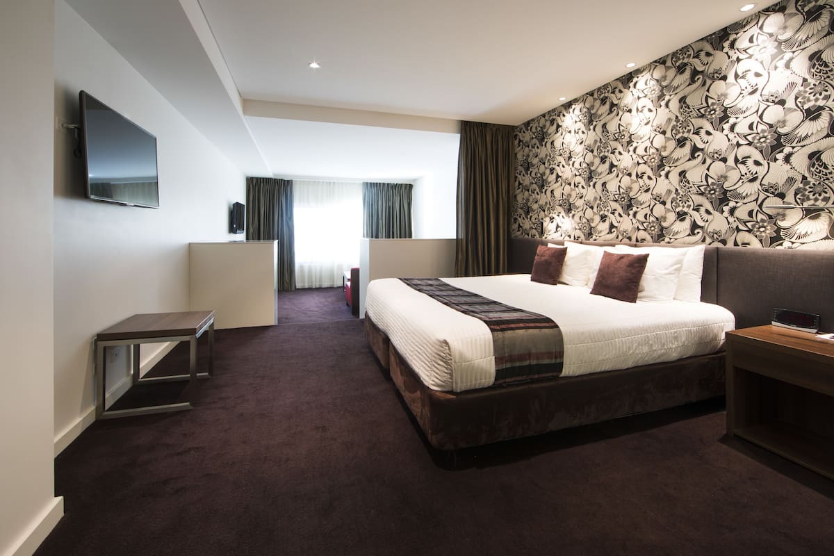 Superior Spa Suite | 1 bedroom, premium bedding, in-room safe, desk