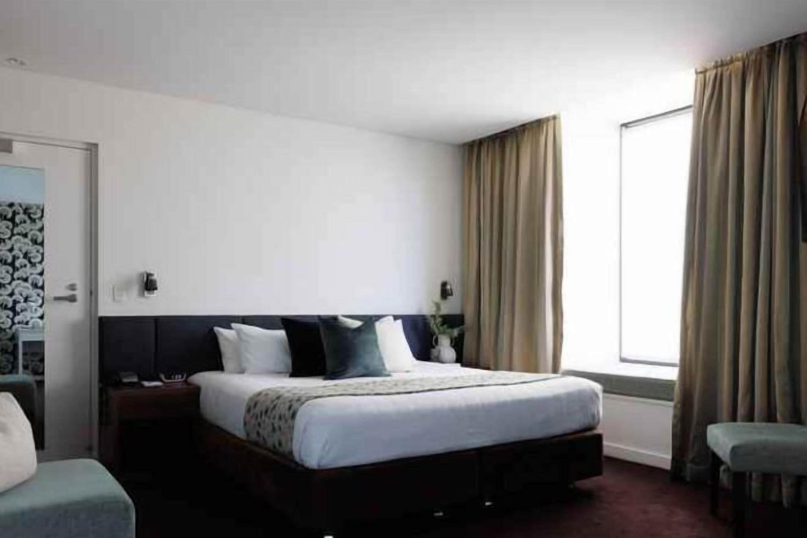 Premium bedding, in-room safe, desk, blackout curtains