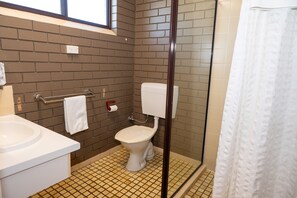 Articles de toilette gratuits, sèche-cheveux, bidet, serviettes fournies
