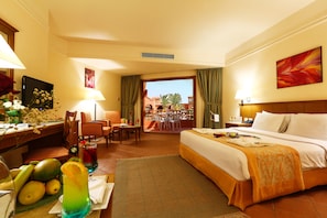 Egyptian cotton sheets, minibar, in-room safe, blackout drapes - Charmillion Gardens Aquapark (Sharm El Sheikh)