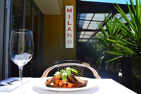 Breakfast, lunch, dinner served; Mediterranean cuisine