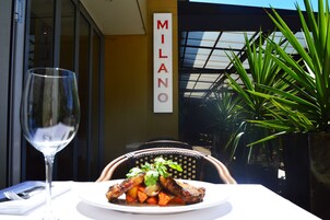 Se sirven desayunos, almuerzos y cenas; cocina mediterránea