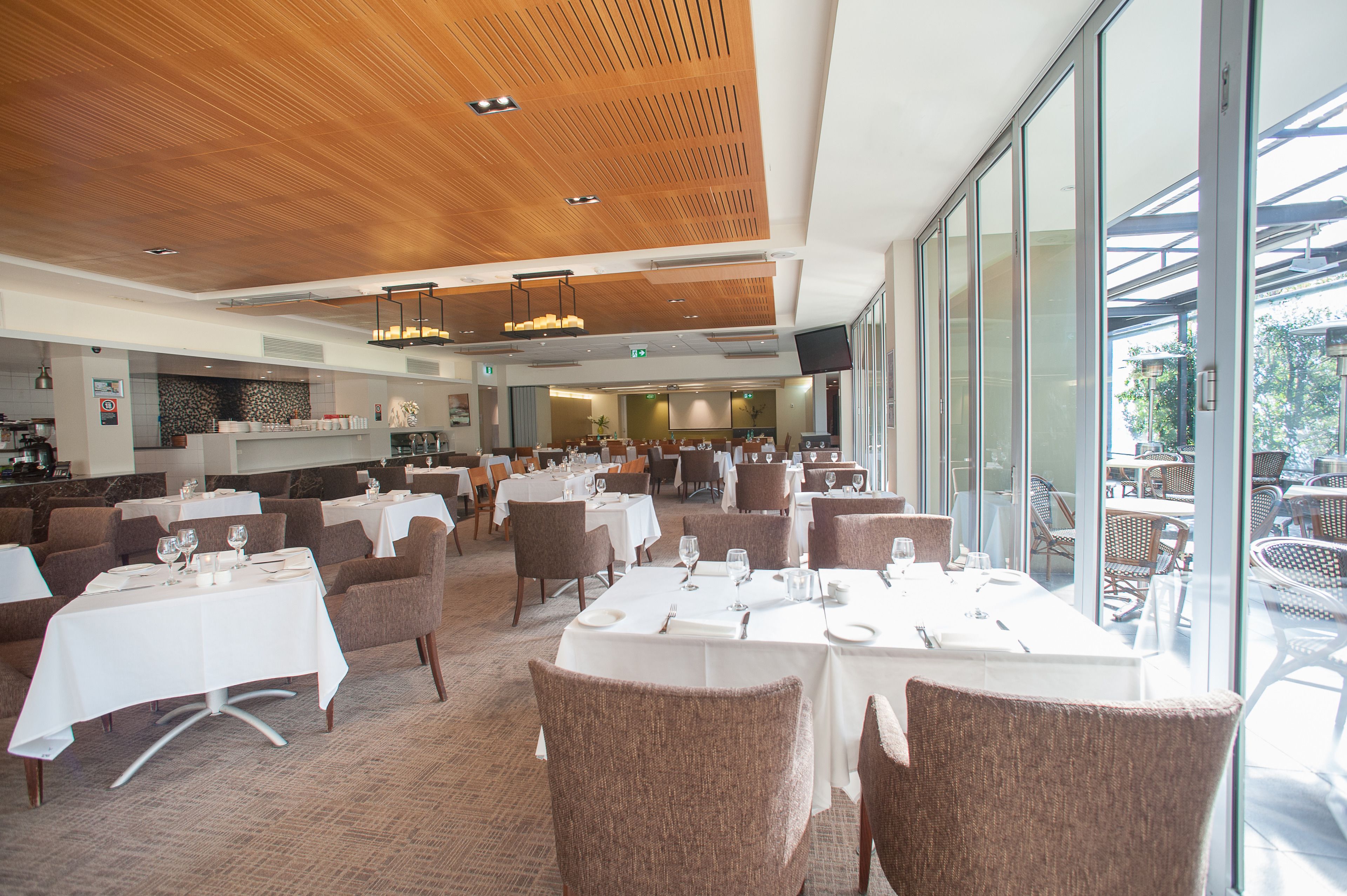 Desayuno buffet diario (AUD 20 por persona)