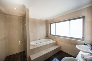 King Business Suite | Bathroom | Shower, free toiletries, hair dryer, towels - Ramada Hotel & Suites Sydney Cabramatta (Cabramatta)