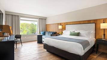 Deluxe-huone, 1 suuri parisänky, kaupunkinäköala (Deluxe King) | Ylelliset vuodevaatteet, tallelokero huoneessa, työpöytä