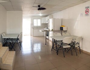 Shared kitchen facilities - Hostal Gemar - Hostel (Panama City)