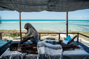 Behandelingsruimtes in de openlucht, massages op het strand