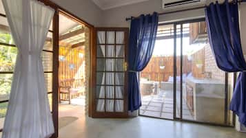 1 bedroom, individually decorated, individually furnished, desk