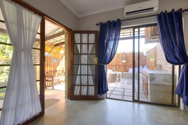 Habitación familiar | 1 habitación, decoración personalizada, muebles diferentes y escritorio